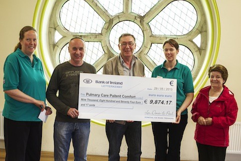 Leslie O' Donnell presenting a cheque to (Left to Right) Krista Hegarty, Senior Physiotherapist Pulmonary Rehab, Peter Cutliffe, Friends of Letterkenny General Hospital, Sandra Macken, Senior Physiotherapist COPD Outreach, Mary Gallagher, Friends of Letterkenny General Hospital. 