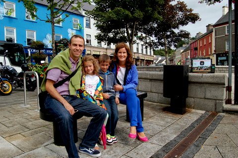 Ronan & Keara Flannaga, Raphoe & family enjoy the sunshine in Donegal Town