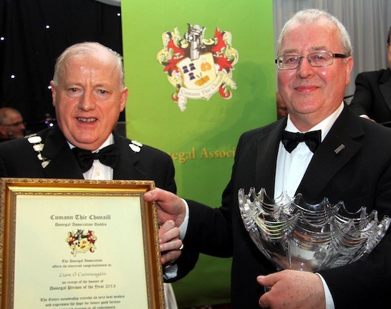 Martin Mc Gettigan, President, Donegal Association in Dublin presenting Liam O Cuinnegain with the 2013 Donegal Person of the Year Award in Dublin last night Saturday.