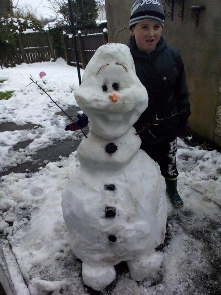 Teresa McGinley sent us in this snap of Rory with his snowman in Lifford. 