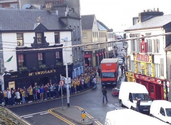The massive queue of people currently outside The Hole in the Wall bar in Galway for 'Donegal Tuesday.'
