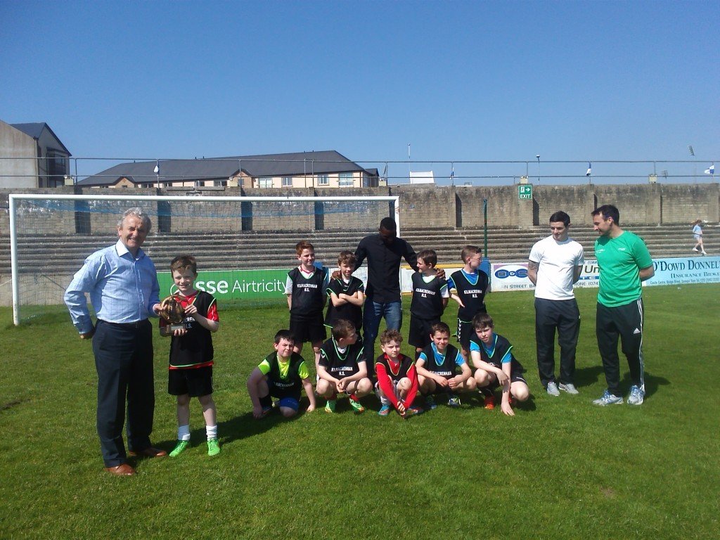 Winning boys team along with Paddy Harte (chairman); Mel O'Donnell (teacher); Wilfred Tsgabo & Ciaran Coll (Finn Harps Players)