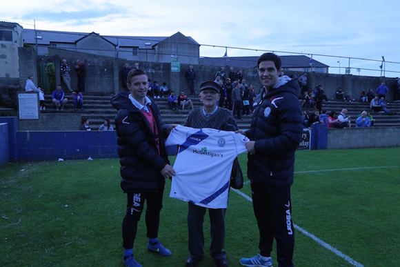 Kevin and Packie present Benny with a Harps jersey to celebrate his 90th birthday. Pic courtesy of Finn Harps.