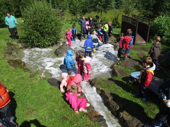 Glen Outdoor School in Barrack, Glenswilly will host an Open Day this Sunday, 6th September from 4-6pm. All are welcome, so come along and explore the outdoor setting, with free face-painting fun and outdoor arts and crafts. On the day, the school is also hoping to raise funds for the Ray of Sunshine charity through a delicious barbecue.