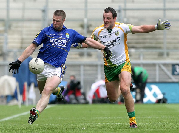 donegals-michael-murphy-and-tomas-ose-of-kerry