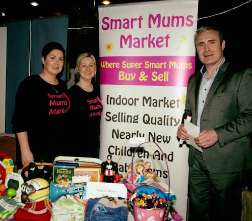 Smart Mums Market owners Antoinette Doherty, and Sandra Docherty pictured with Donegal Daily's Commercial Director John Gildea. 