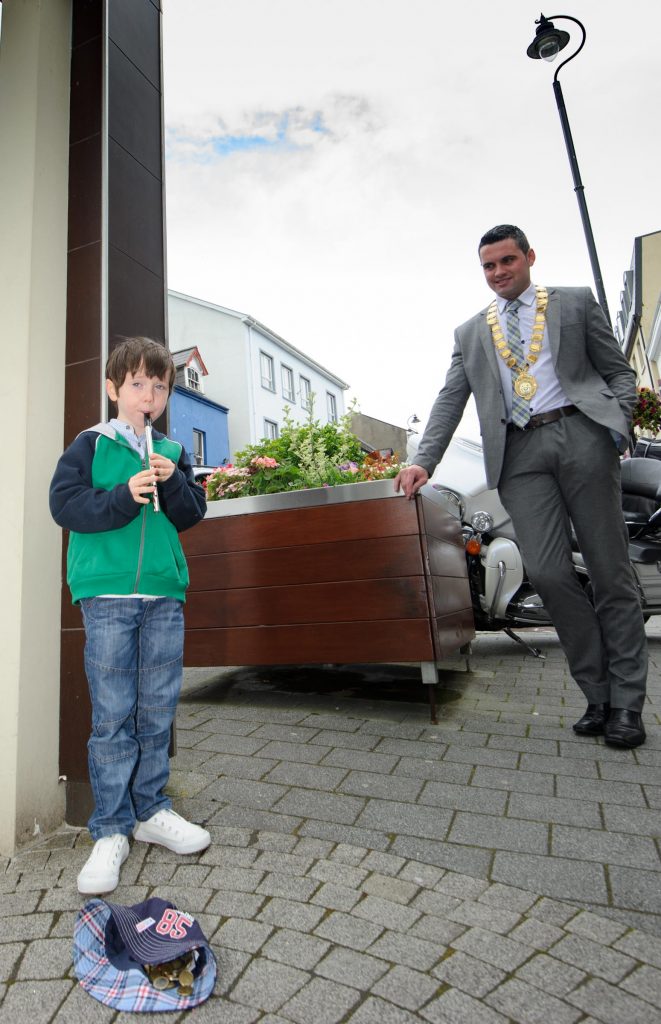 John Pat McDaid, letterkenny Mayor watching Conor McCarthy from Carrigart taking part in the Letterkenny Chamber Shop LK busking Competition in Letterkenny on Saturday last.  Photo Clive Wasson