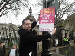 Pearse-Putting-up-Poster-at-Dáil-Eireann