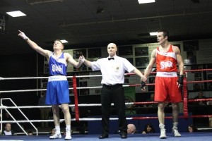 Jason Quigley takes the victory as Olympian O'Neill looks on in the quarter final