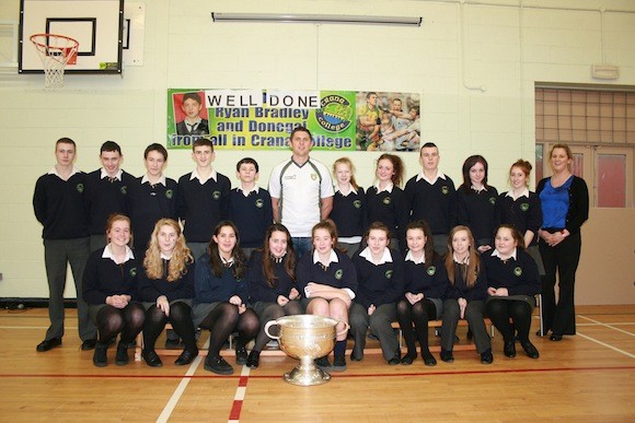 Ryan Bradley with 3rd year Crana College students and teacher Aisling Heaney