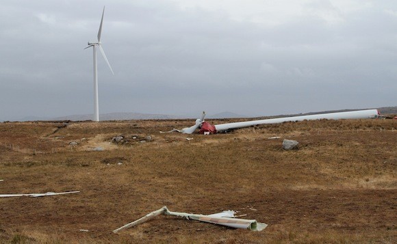The fallen turbine near Maas