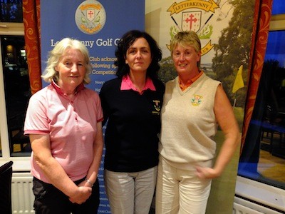  Lady Captain Sandra McMonagle with Marian O'Sullivan and Cynthia Fuery, some of the prizewinners in the August Medal.  