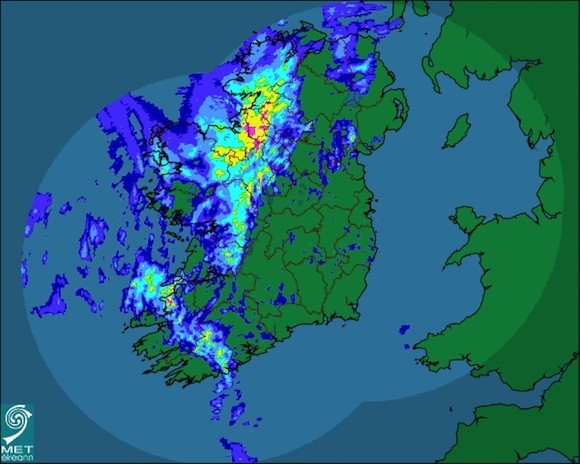 The latest radar pic shows downpours heading into south Donegal at 3pm