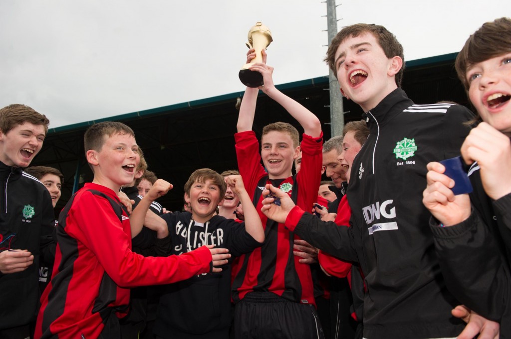 Ryan Cunningham leads the team celebrations. Photo Clive Wasson