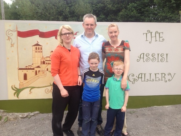 Artist Sarah Duddy and new Assisi GAllery owners in Rossnowlagh Paul and Sarah Keogh with their sons Thomas and Michael. 