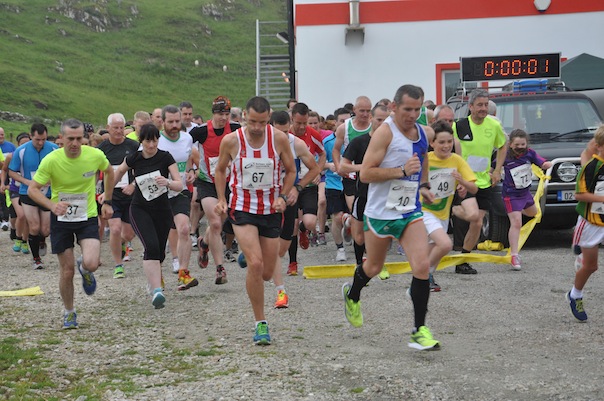 And they're off! Runners in the Hornhead Challenge.