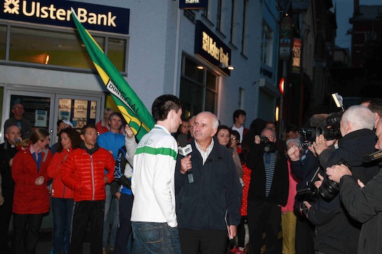 Mark is interviewed by Charlie Collins of Donegal TV. Pic by Brian McDaid of Cristeph Studio. 