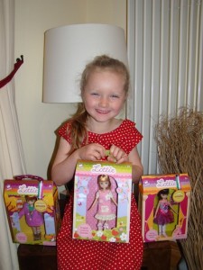 Little Daisy Leeper with her Lottie dolls.