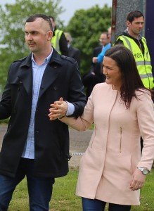 Mark Farren and wife Terri-Louise have jetted off to Mexico for treatment in which they hope can save Mark's life. 