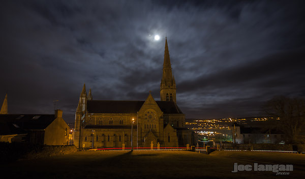 Well-known Letterkenny photographer Joe Langan captured this stunning picture of Jupiter and the Moon resting on the shoulder of St. Eunan's Cathedral in Letterkenny tonight. A truly stunning image.