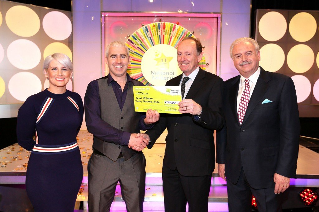 Shaun McFadden from Ramelton, Co. Donegal has won €30,000 including a holiday to Prague on last Saturdays presentation of the winning cheques were from left to right: Sinead Kennedy, Winning Streak game show co-host; Shaun McFadden, the winning recipient; Declan Harrington, Head of Finance at the National Lottery who made the presentation and Marty Whelan, Winning Streak game show co-host. The winning ticket was bought from O’Neills’s Shop, Bonemayne, Bridgend, Lifford, Co. Donegal. Pic: Mac Innes Photography.
