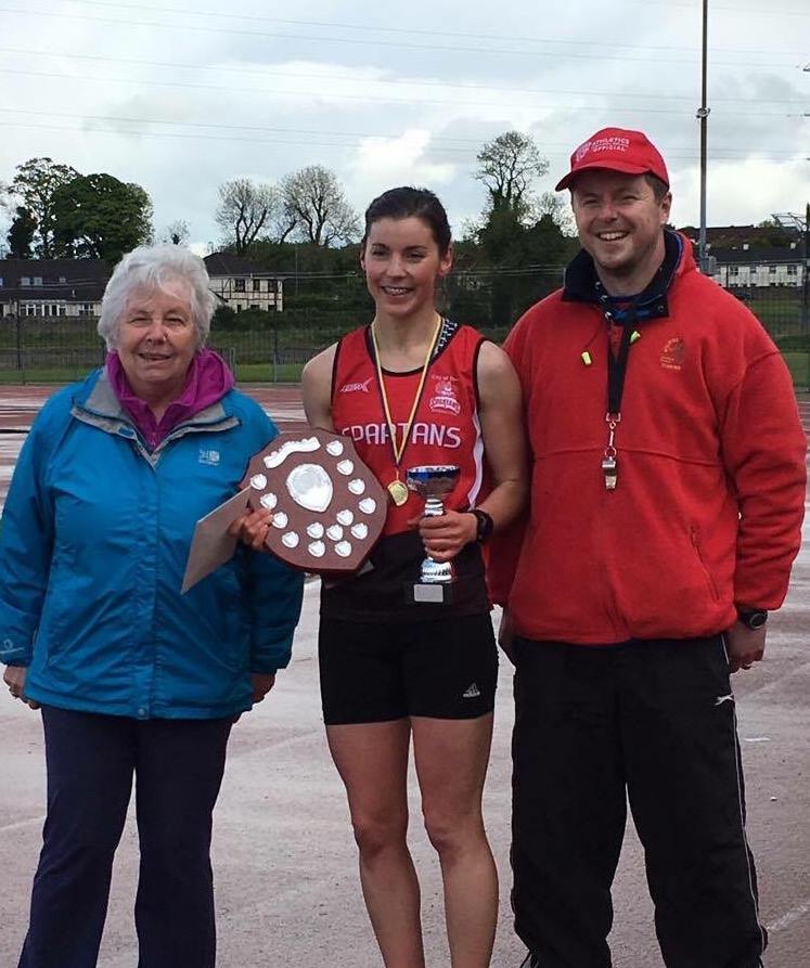 Angeline Mc Shane winner of Paddy O Donnell female 800m race with Paddys wife and son Mary and Martin O Donnell