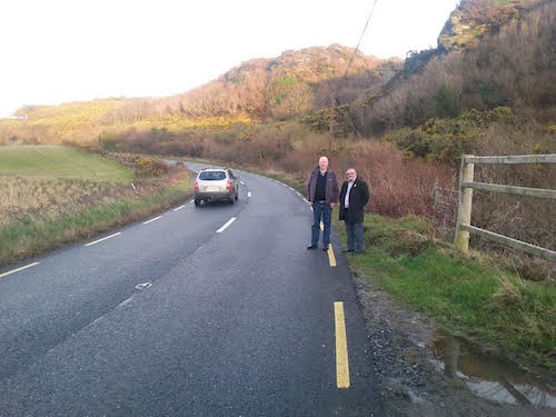 (Caption: Cllr Ó Fearraigh standing at the dangerous section of the N56, near Killult between Falcarragh and Gortahork.)