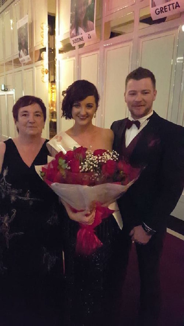 Denise with her mother Ethel after being chosen as the Perth rose