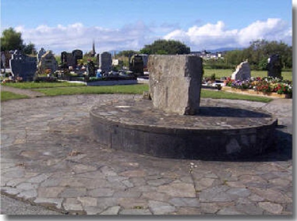 St Ninnidh's Cemetery mass rock where mass was once said. 